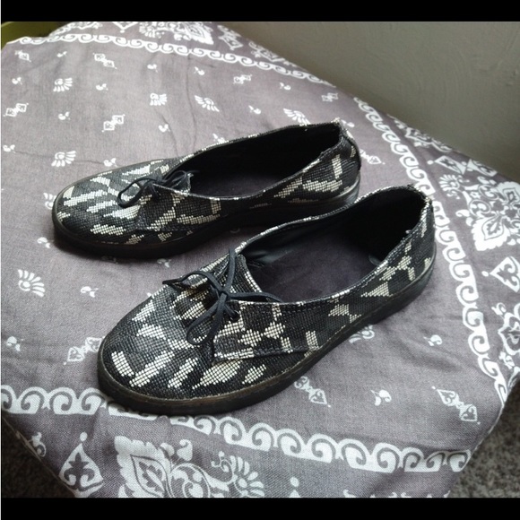 RARE FIND Dr Doc Martens Morada Snake Geo - Picture 2 of 5